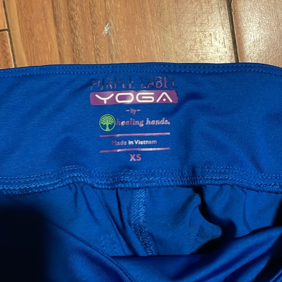 Purple label scrubs excellent condition size extra small set by healing hands - Picture 5 of 6